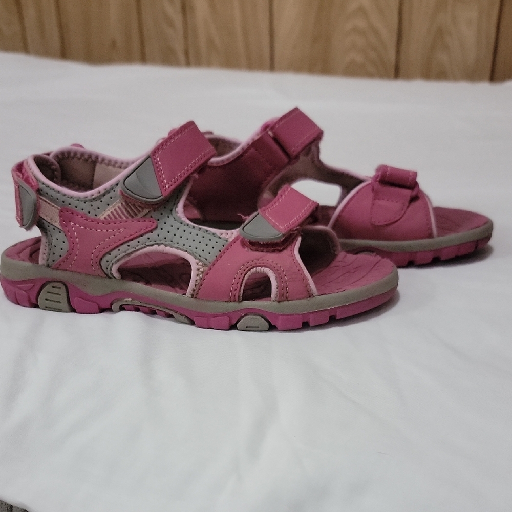 Khombu Kids Sandals in Pink and Gray